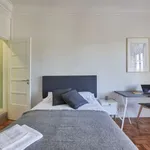 Rent a room of 100 m² in lisbon