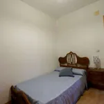 Rent a room of 75 m² in valencia