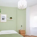 Rent a room of 114 m² in Zaragoza