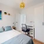 Rent a room of 122 m² in Valencia