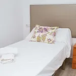 Rent 3 bedroom apartment in malaga