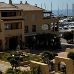 Rent 3 bedroom apartment of 150 m² in alicante