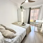 Rent a room of 100 m² in Valencia