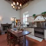 Rent 5 bedroom house of 320 m² in Florence