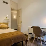 Rent 4 bedroom apartment in Barcelona