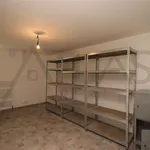 Pronajměte si 6 ložnic/e dům o rozloze 300 m² v Prague