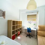 Rent a room of 120 m² in Sevilla