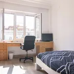 Rent a room of 200 m² in madrid