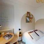 Rent 4 bedroom apartment in Paris