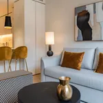 Rent 1 bedroom apartment of 893 m² in Lisbon