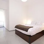 Rent 3 bedroom apartment of 70 m² in barcelona