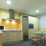 Rent 3 bedroom apartment of 200 m² in Granada