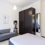 Rent 4 bedroom apartment in Milan