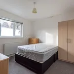 Rent 6 bedroom house in South East England