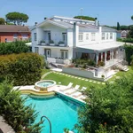 Rent 5 bedroom house of 380 m² in Rome