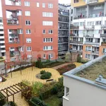 Pronajměte si 3 ložnic/e byt o rozloze 74 m² v Prague