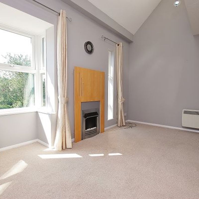 Flat to rent in Colburn Crescent, Guildford, Surrey GU4 Abbotswood