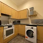 Rent 4 bedroom flat in Edinburgh  East