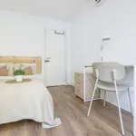 Rent a room of 90 m² in valencia