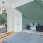 Miete 4 Schlafzimmer wohnung von 14 m² in Frankfurt