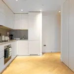 Rent 2 bedroom apartment of 885 m² in London