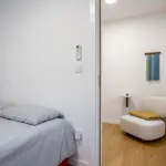 Rent 5 bedroom apartment of 63 m² in Porto