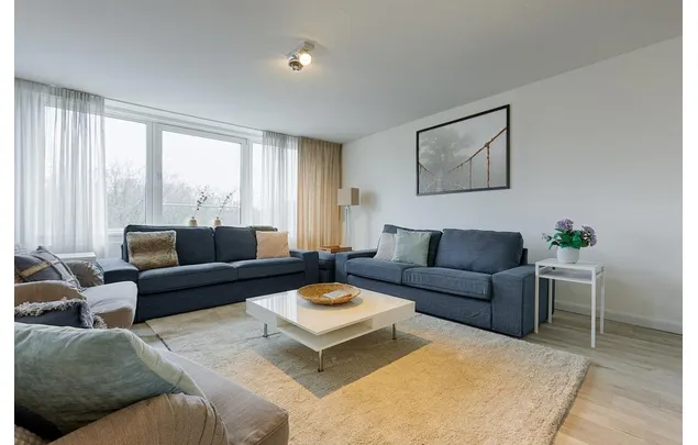 Huur 3 slaapkamer appartement van 120 m² in Bezuidenhout-Midden