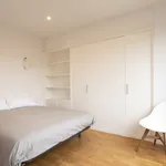 Rent 6 bedroom apartment of 118 m² in Barcelona