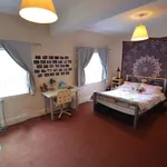 Rent 9 bedroom house in Leeds