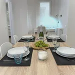 Rent 5 bedroom apartment of 80 m² in Barcelona