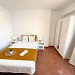 Rent a room of 125 m² in valencia