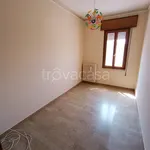 Rent 4 bedroom apartment of 60 m² in Adria