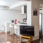 Rent 4 bedroom apartment of 121 m² in barcelona