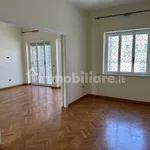 Affitto 4 camera appartamento di 115 m² in Naples