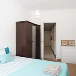 Rent a room of 90 m² in lisbon