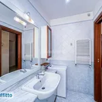 Affitto 2 camera appartamento di 62 m² in Naples