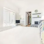 Rent 1 bedroom apartment of 45 m² in Lisbon