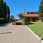 Rent 5 bedroom house of 700 m² in Rome