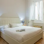 Rent 1 bedroom apartment of 69 m² in Florence