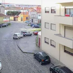 Rent a room of 100 m² in porto