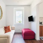 Rent 2 bedroom apartment of 646 m² in Lisbon