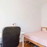 Rent a room of 100 m² in lisbon