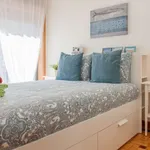 Rent a room of 300 m² in porto