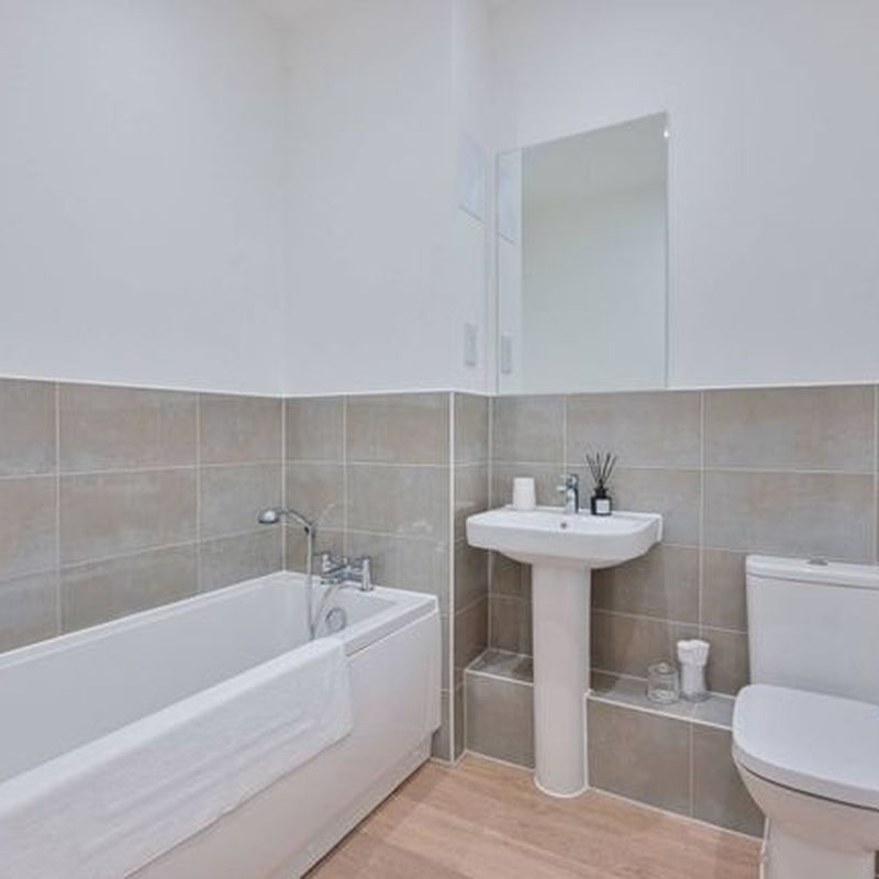 Flat to rent in Walton Court, Walton-On-Thames KT12