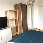 Miete 4 Schlafzimmer wohnung von 18 m² in Frankfurt