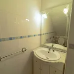 Rent a room of 250 m² in Sevilla