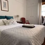 Rent a room of 100 m² in lisbon