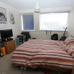 Rent 3 bedroom apartment in Yorkshire And The Humber