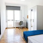 Rent a room of 190 m² in Madrid