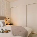 Rent 2 bedroom apartment of 1184 m² in Lisbon